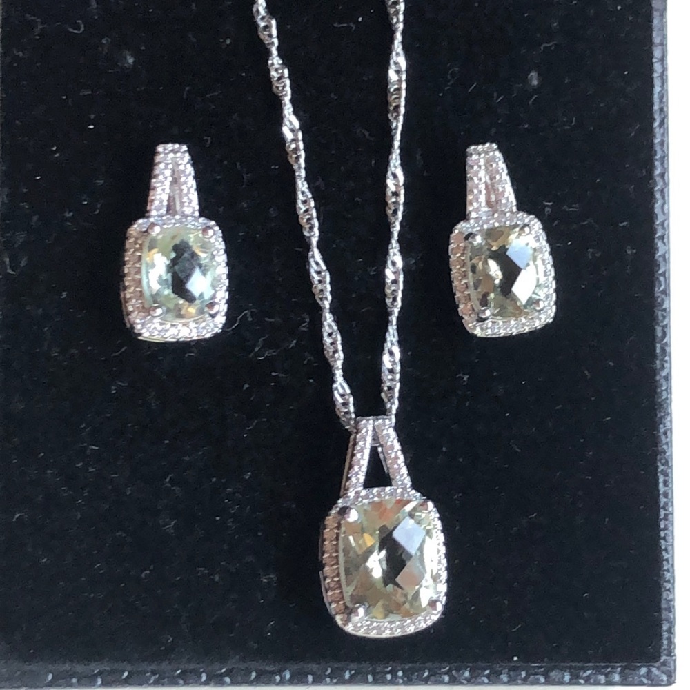 Gold Coast gemstone Necklace and Earrings